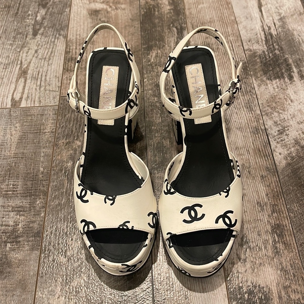 CHANEL CC Spring 2022 platform heels SOLD OUT